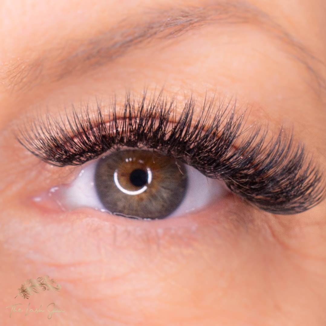 Lash extensions in Robina