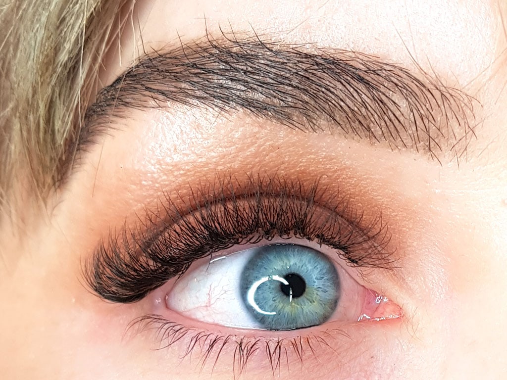 natural looking eyelash extensions